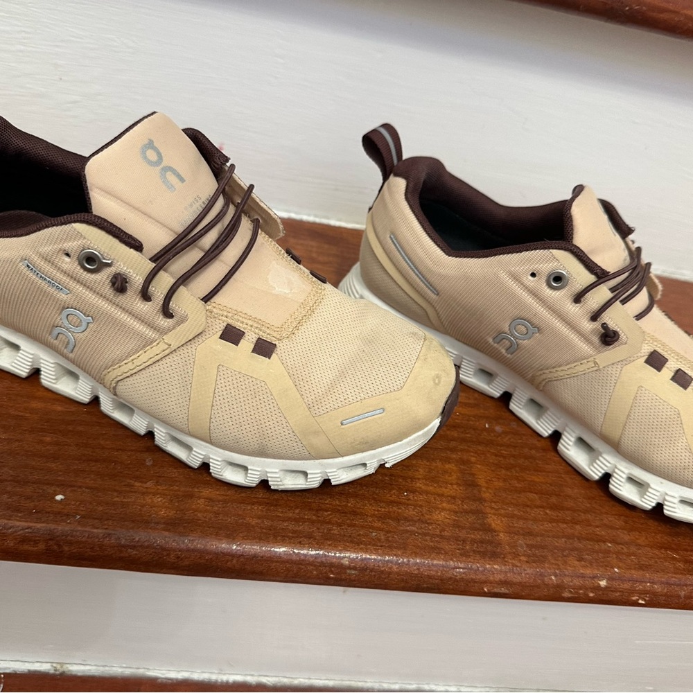 On Running Beige Sneakers